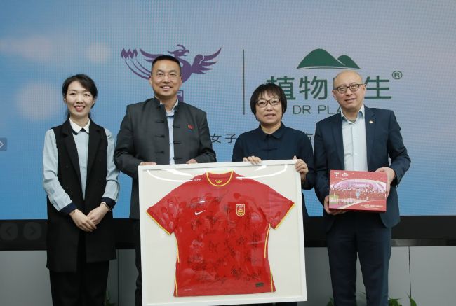 这哪是特工啊,这分明是幸运女神的亲儿子!